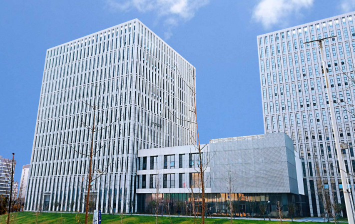 新型建筑材料性能对比：钢结构与混凝土的优劣分析